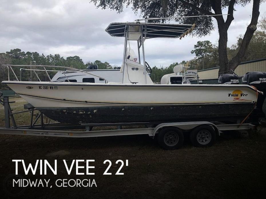 1999 Twin Vee 22' Awesome