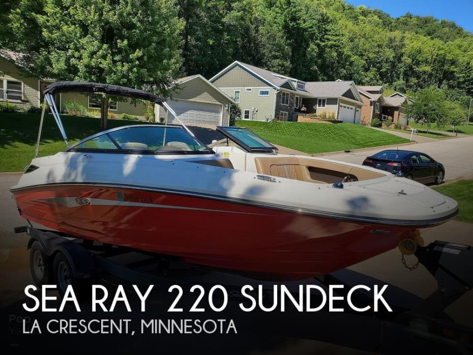 2016 Sea Ray 220 Sundeck
