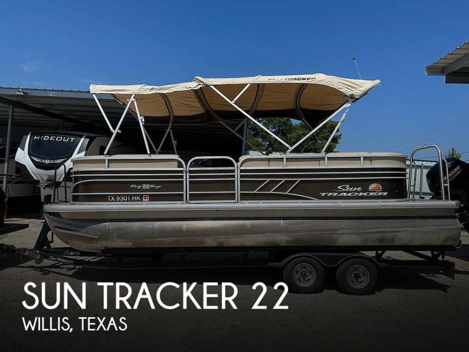 2020 Sun Tracker Party Barge 22 DLX