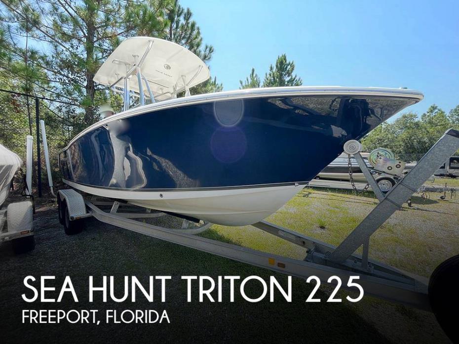 2012 Sea Hunt Triton 225