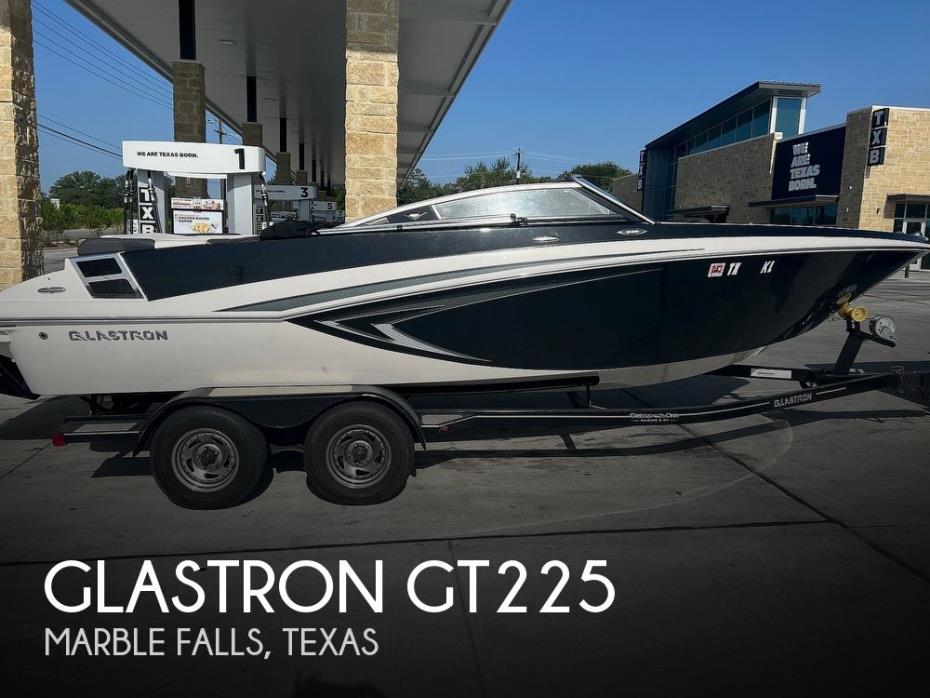 2017 Glastron GT225