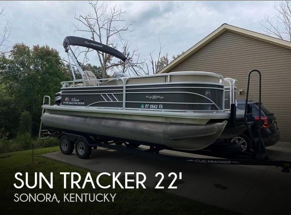 2021 Sun Tracker 20 DLX Party Barge