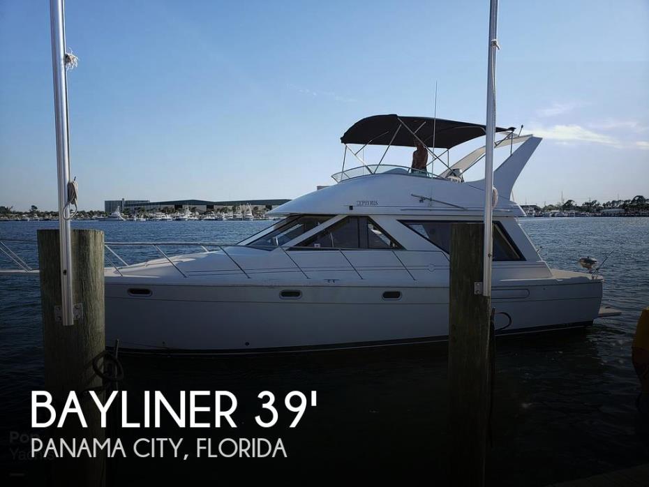 1996 Bayliner 3988 Command Bridge