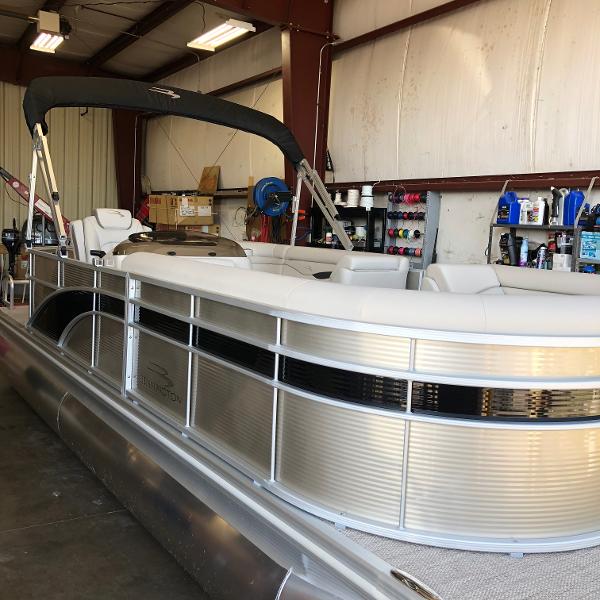 2018 Sun Tracker PARTY BARGE 22 DLX