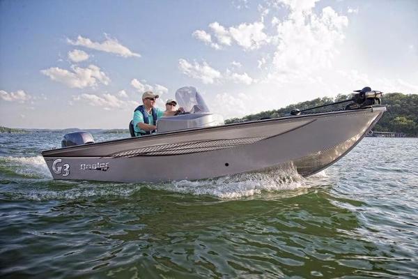 2017 TRACKER BOATS Pro 160 With trailer