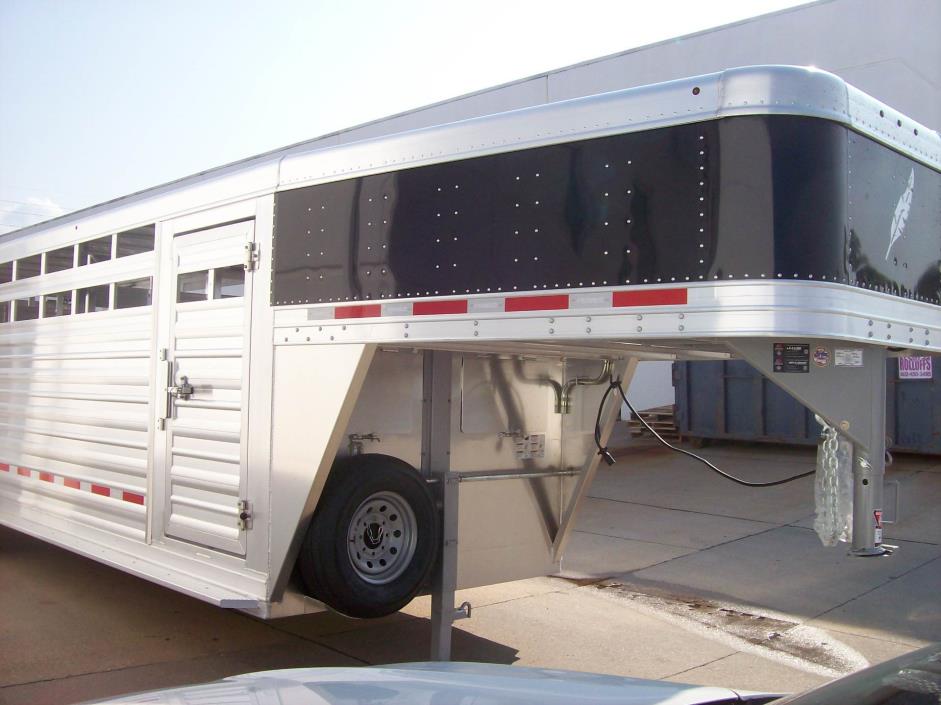 2018 Featherlite Trailers 8117-6724