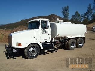 Volvo : Other VOLVO WHITE GMC WCA T/A WATER TRUCK