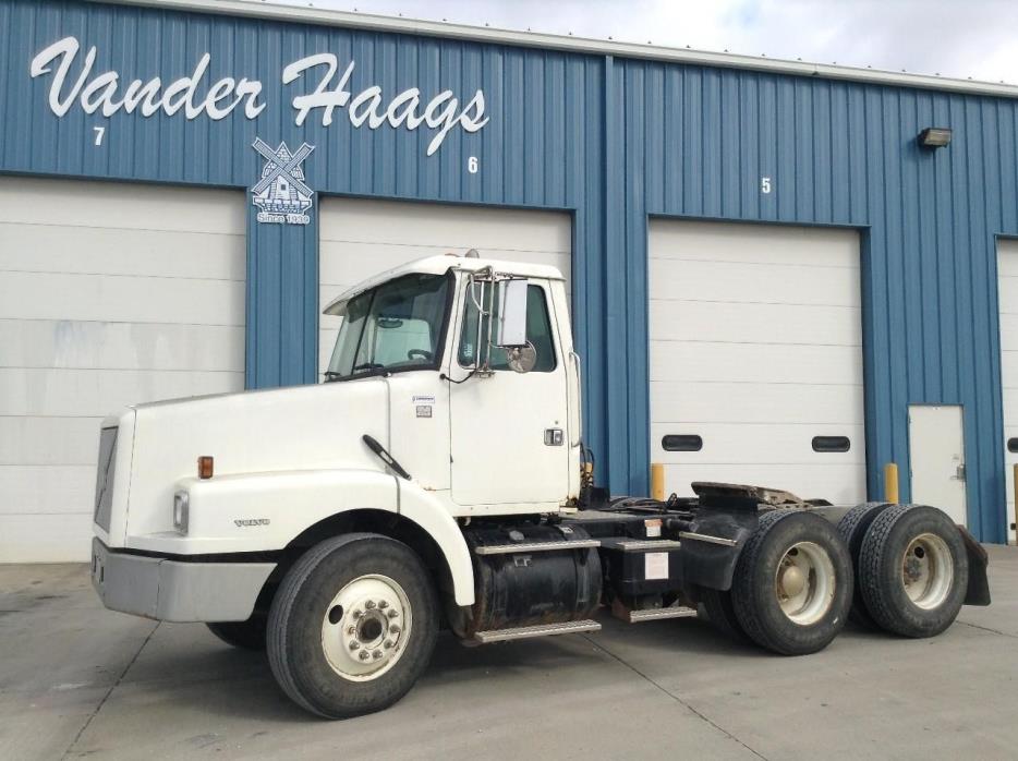 1997 Volvo Wg64  Conventional - Day Cab