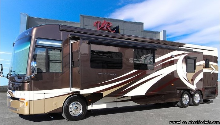 Mountain Aire luxury+ trailer has two floors