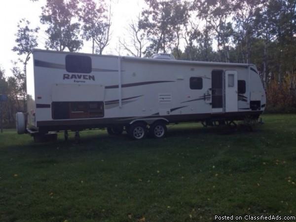 2013 Winnebago Raven 33BH Trailer For Sale