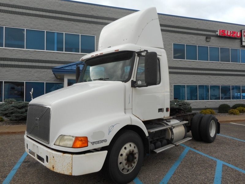 1999 Volvo Vnl42t300  Conventional - Day Cab