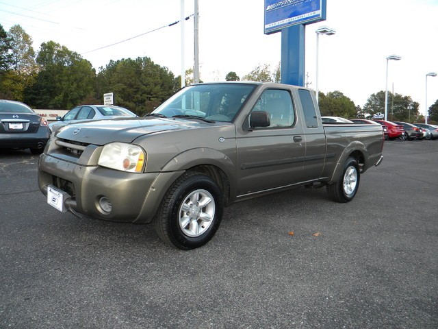 2002 Nissan Frontier 2WD XE King Cab I4 Manual