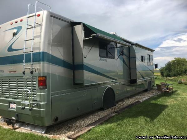 2005 Beaver Monterey 40Ft Class-A Motorhome For Sale