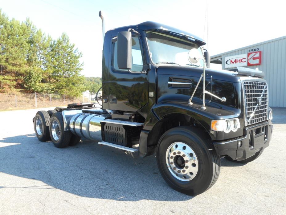 2013 Volvo Vhd64f200  Conventional - Day Cab