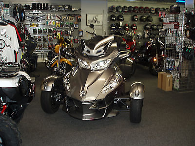 Can-Am : SPYDER  RTS SM5 CAN AM SPYDER with manual shift
