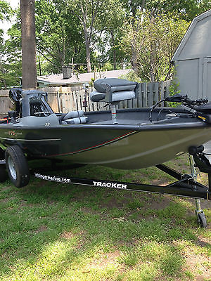 2014 Bass Tracker Boat
