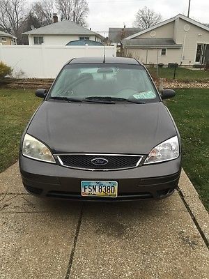 Ford : Focus ZX4 2005 ford focus zx 4 grey with grey interior runs and looks good