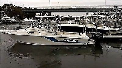 White and Blue 1995 Visionary Proline Cabin Cruiser