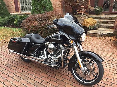 2016 Harley-Davidson Touring  2016 HARLEY DAVIDSON STREET GLIDE FLHXS ONE OWNER LOW MILES PRICED TO SELL