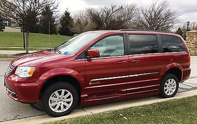 2015 Chrysler Town & Country Touring 2015 Chrysler Town & Country Braunability conversion van