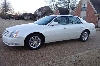 2011 Cadillac DTS Premium Collection NONSMOKER, NAVI, SUNROOF, HTD/COOLED/MASSAGING SEATS, PERFECT CARFAX!