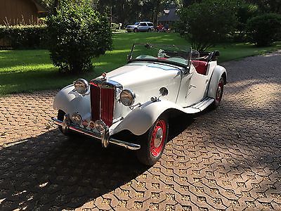1952 MG T-Series White with Red Interior 1952 MG TD