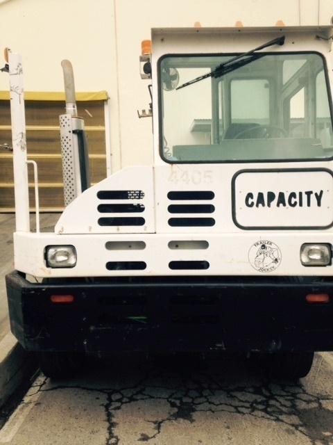 2004 Capacity Tj5000  Yard Spotter Truck