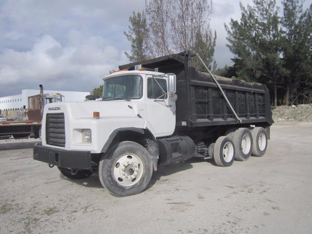 2005 Mack Rb690  Dump Truck