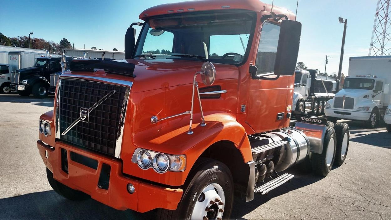 2014 Volvo Vhd64f200  Conventional - Day Cab