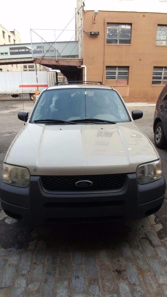 2004 Ford Escape  2004 Ford Escape FWD 6 Cylinder Preowned SUV Car