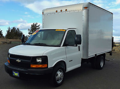 2009 Chevrolet Express 3500 2009 Chevrolet G3500 12' Box Truck w/Hydraulic Lift Gate and less than 28k Miles