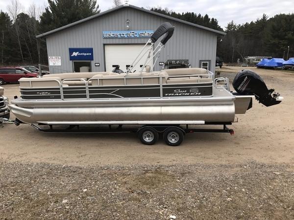 2017 Sun Tracker Party Barge 24 XP3