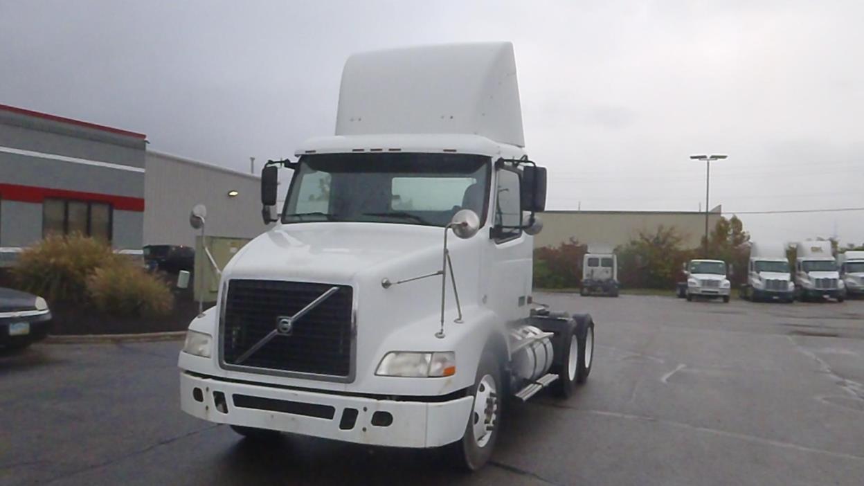 2007 Volvo Vnm420  Conventional - Day Cab