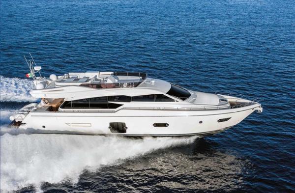 2013 Ferretti Yachts 750
