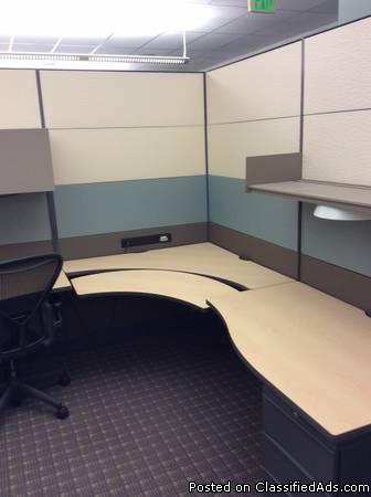 MWS-049 - Gray/Green - 8 x 8 or 8 x 10 Teknion Leverage Cubicles