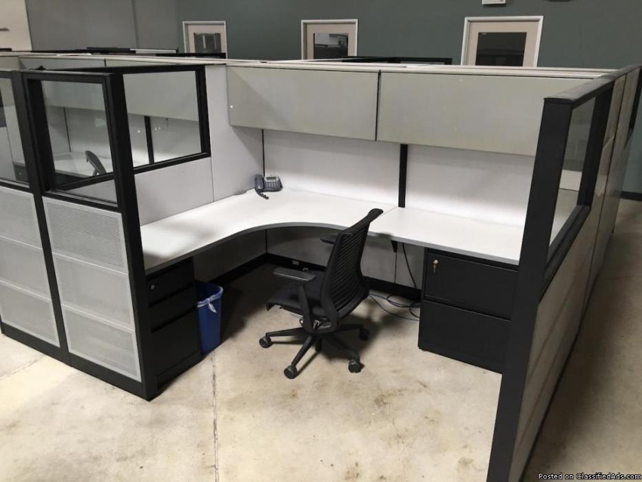 COS - 055 Steelcase Answer cubicles
