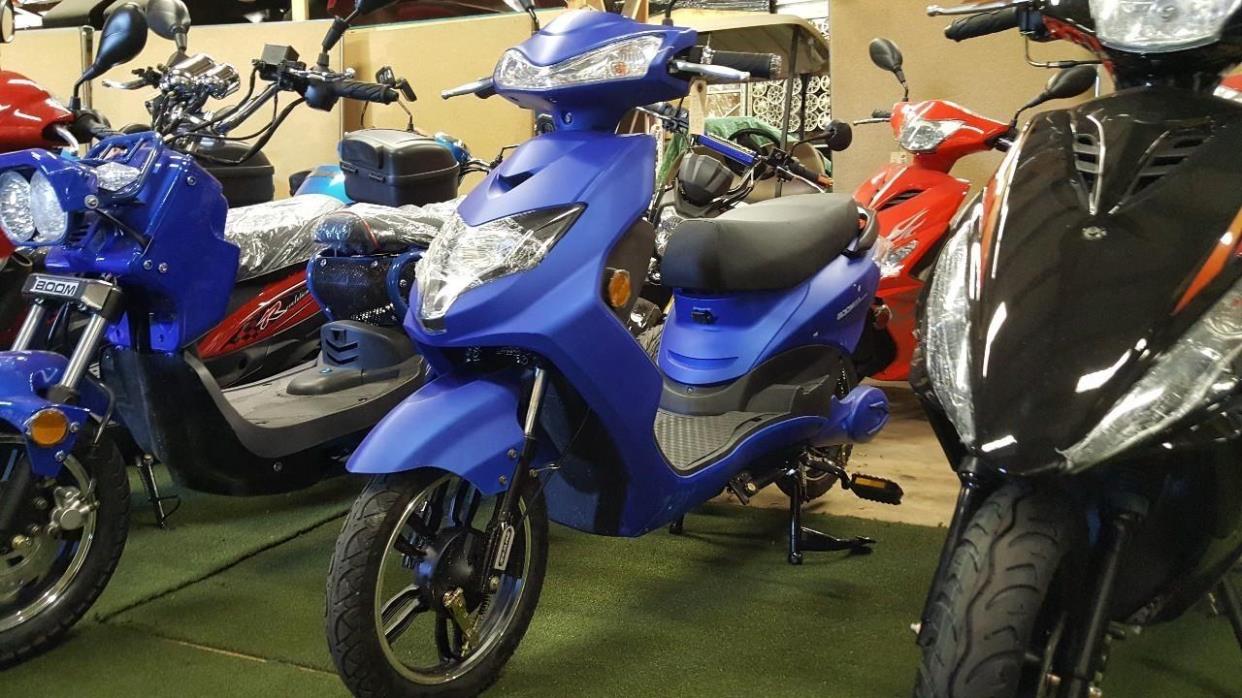 2017 Gsi Blue 500 Watt Speedster Electric Moped Boom Scooter