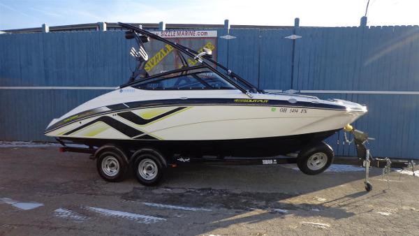 2015 Yamaha Sport Boat 212 X
