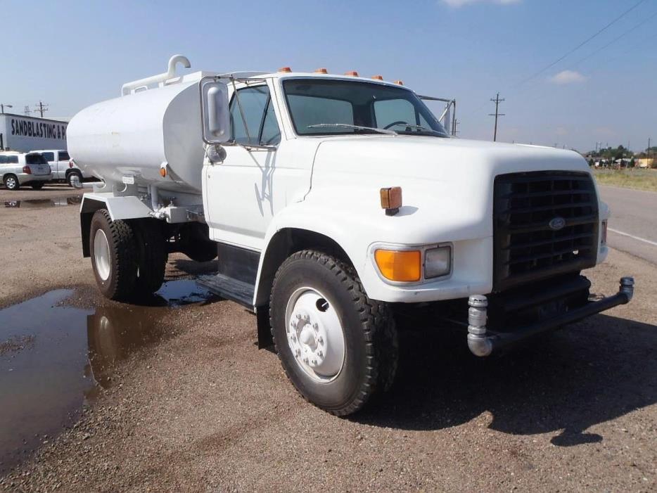 1995 Ford F800  Water Truck