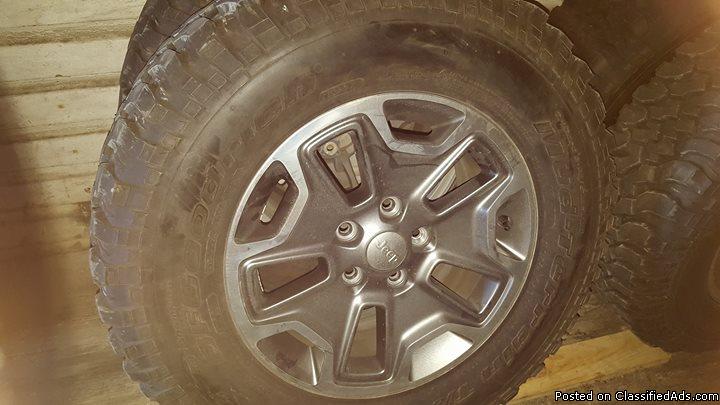 5 255/75 R 17 BFG Mud Terrain Tires on Rubicon Rims