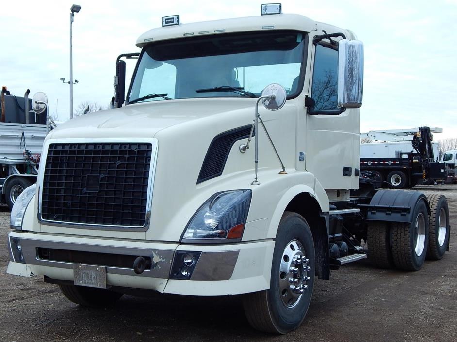 2008 Volvo Vnl64t300  Conventional - Day Cab