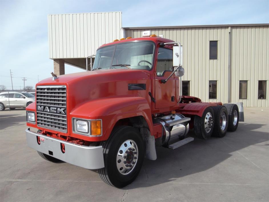 2004 Mack Ch613  Conventional - Day Cab