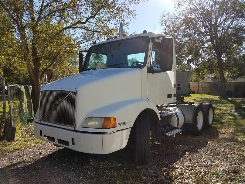 2001 Volvo Vnm420  Conventional - Day Cab
