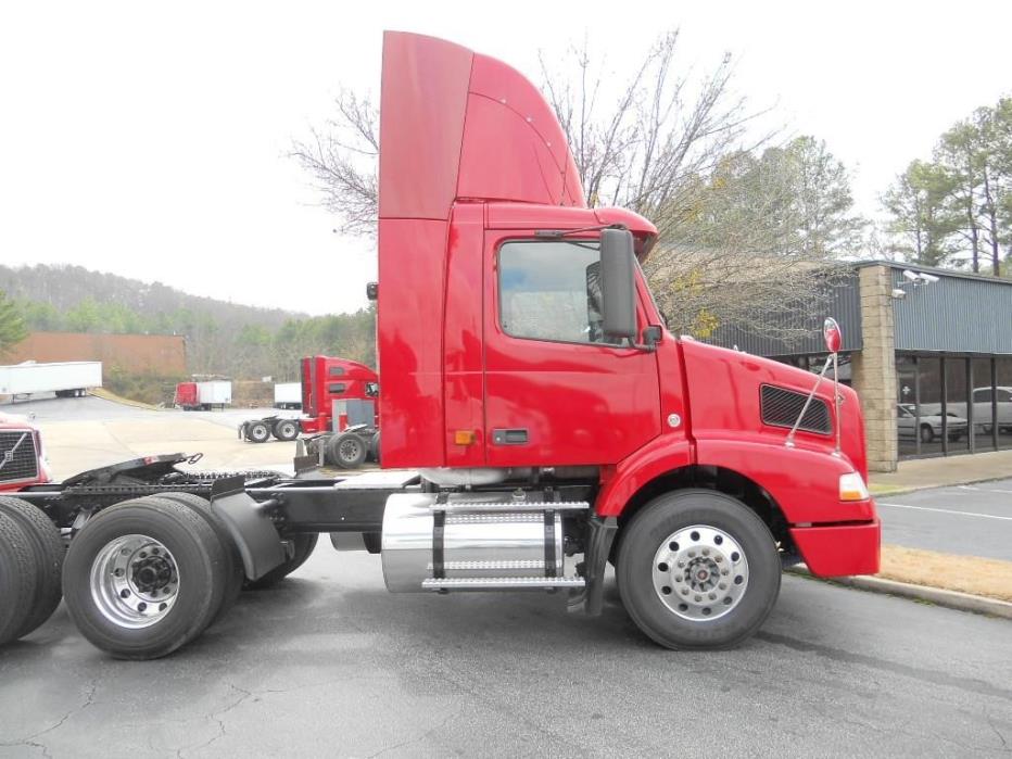 2012 Volvo Vnm420  Conventional - Day Cab