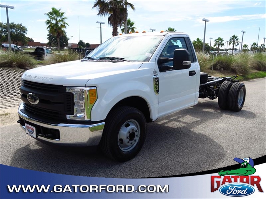 2017 Ford Super Duty F-350 Drw  Cab Chassis