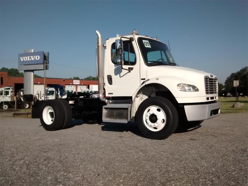 2009 Freightliner Business Class M2 106  Conventional - Day Cab