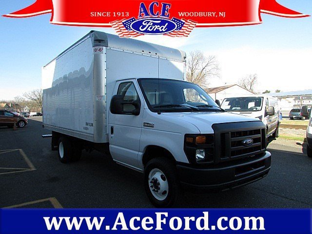 2016 Ford Econoline Commercial Cutaway  Box Truck - Straight Truck