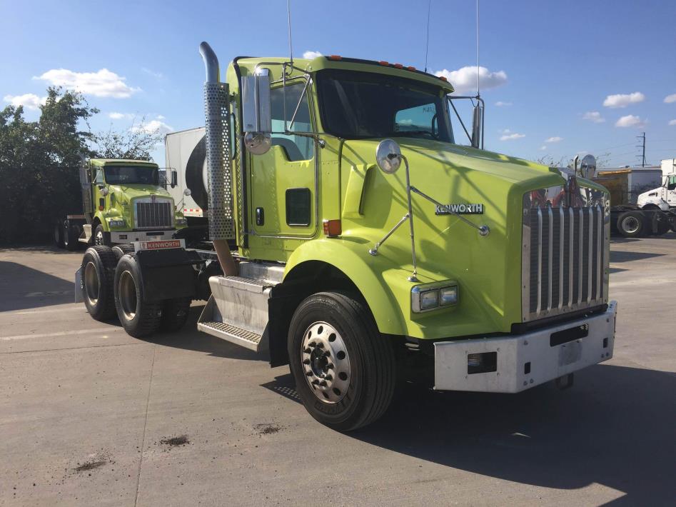 2013 Kenworth T800  Conventional - Day Cab