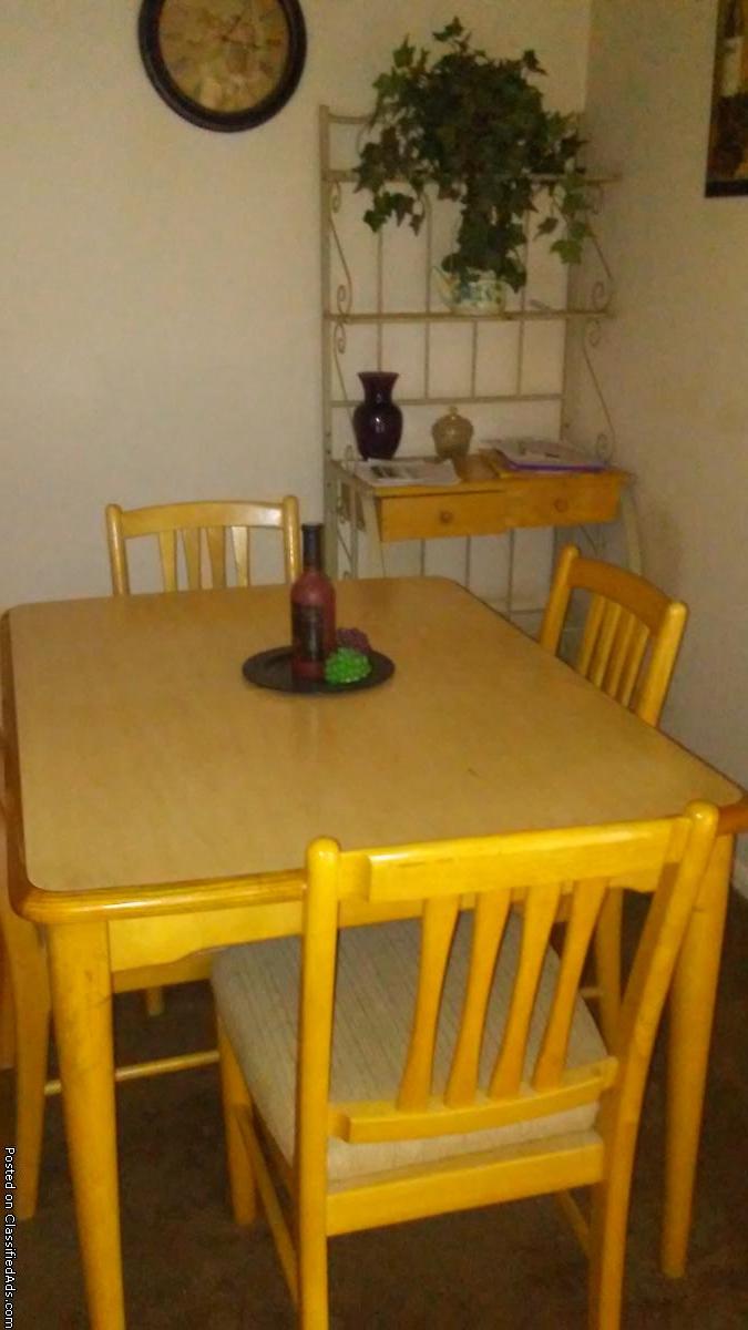 Dining room table and bakers rack