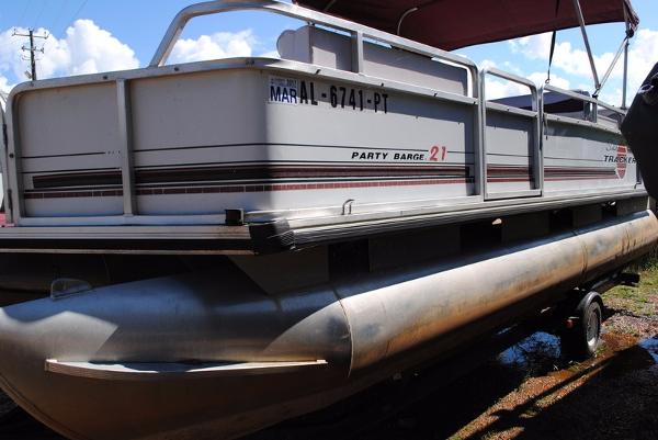 1995 TRACKER MARINE Party Barge 21